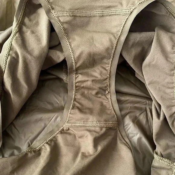 🆕 Offline by Aerie Nylon Shine Short Olive L🆕 - Picture 8 of 14